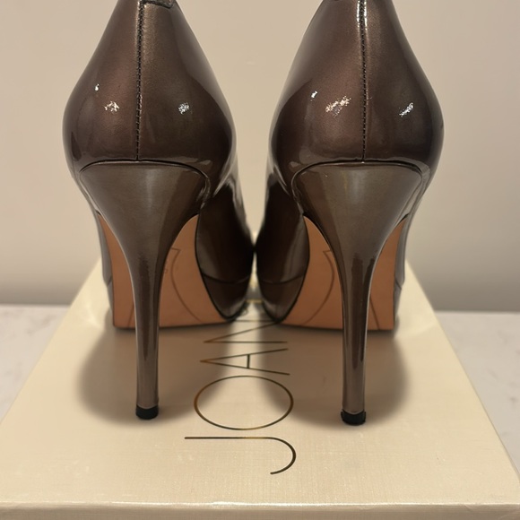 The Joan & David Flipp - Picture 3 of 5